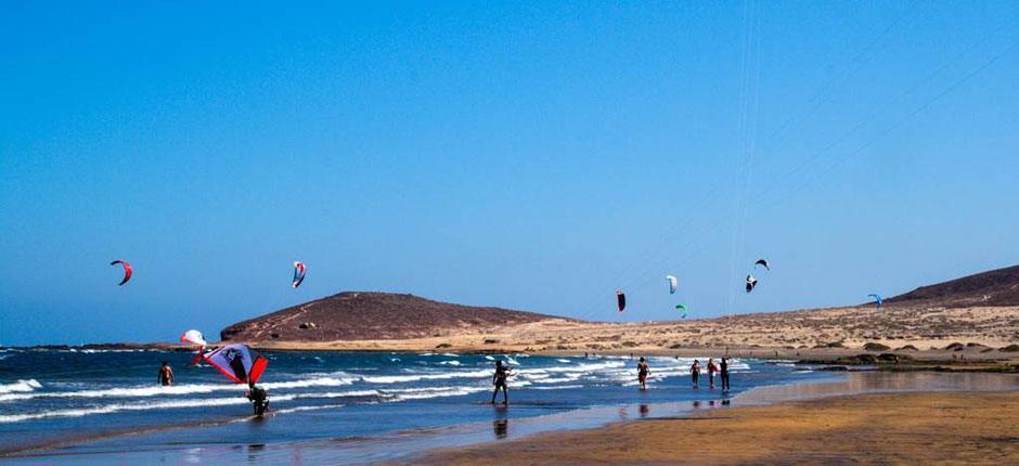 Kitesurf op het strand van El Médano Plaatsen voor kitesurf op Tenerife