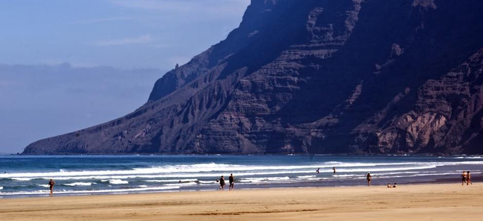 Playa de Famara Populaire stranden in Lanzarote