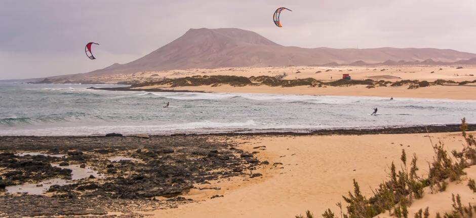 Kitesurf op het strand van El Burro Fuerteventura Plaatsen voor kitesurf op Fuerteventura