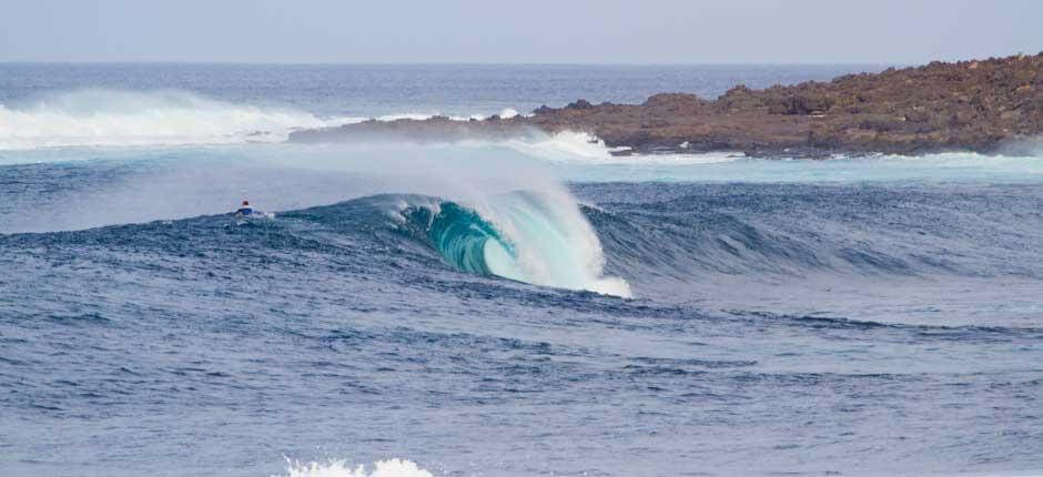 Surfen in de linkse van La Santa Surfspots op Lanzarote