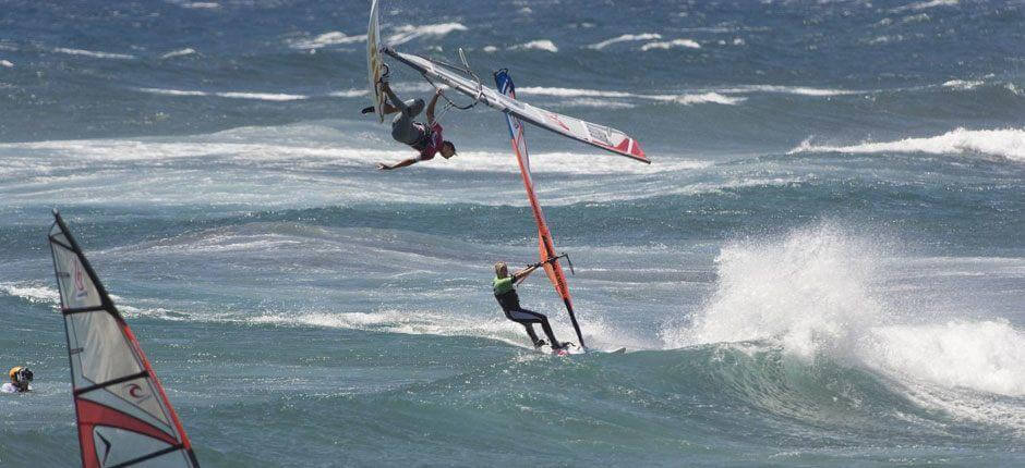 Windsurf op het strand van El Cabezo Plaatsen voor windsurf op Tenerife