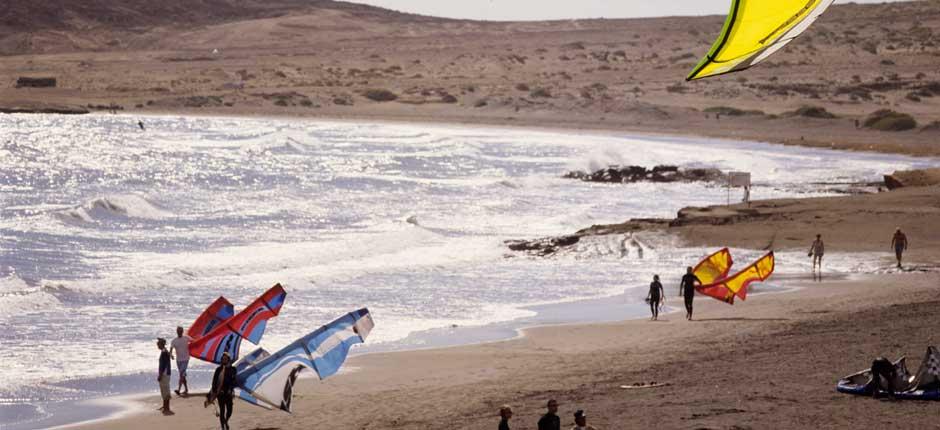 Kitesurf op het strand van El Médano Plaatsen voor kitesurf op Tenerife