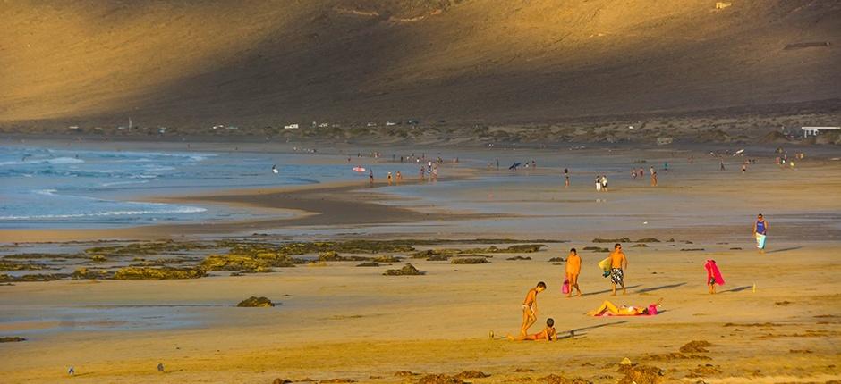 Playa de Famara Populaire stranden in Lanzarote