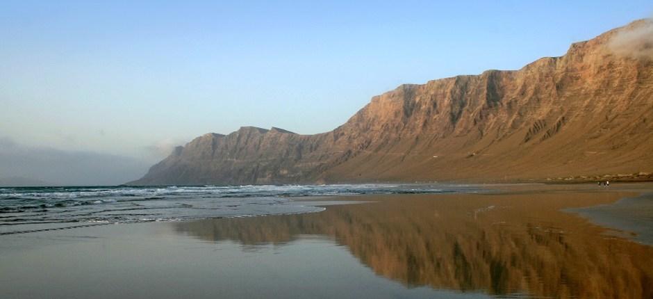 Playa de Famara Populaire stranden in Lanzarote